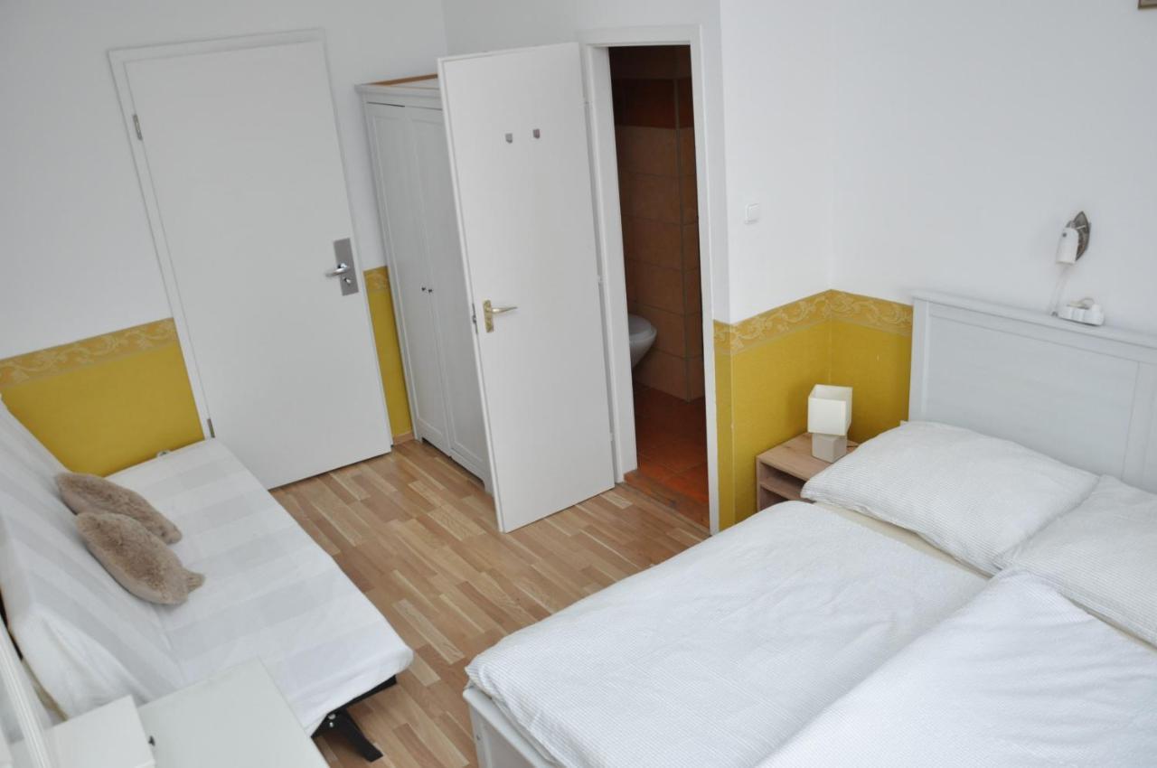 Bed and Breakfast Gloriett Panzio Fertoboz Екстер'єр фото