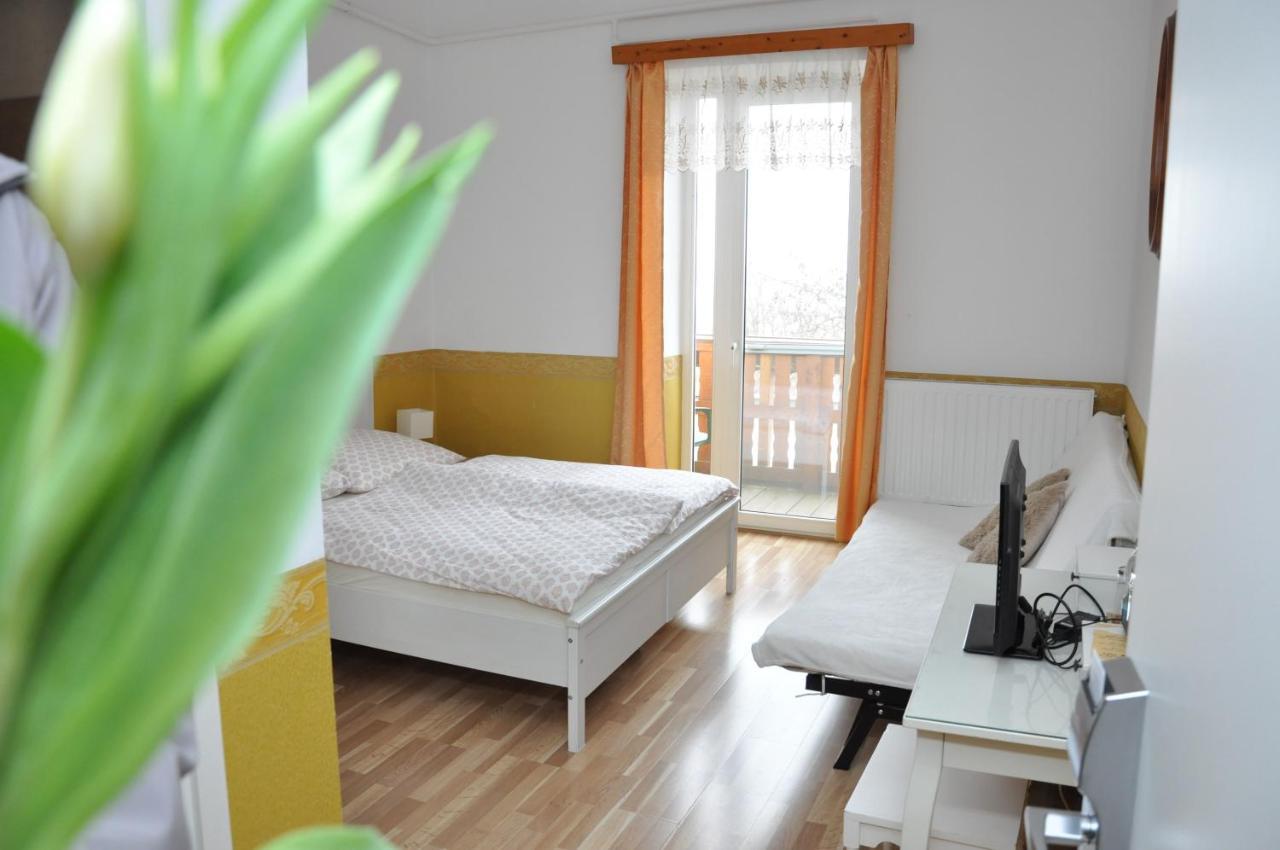 Bed and Breakfast Gloriett Panzio Fertoboz Екстер'єр фото