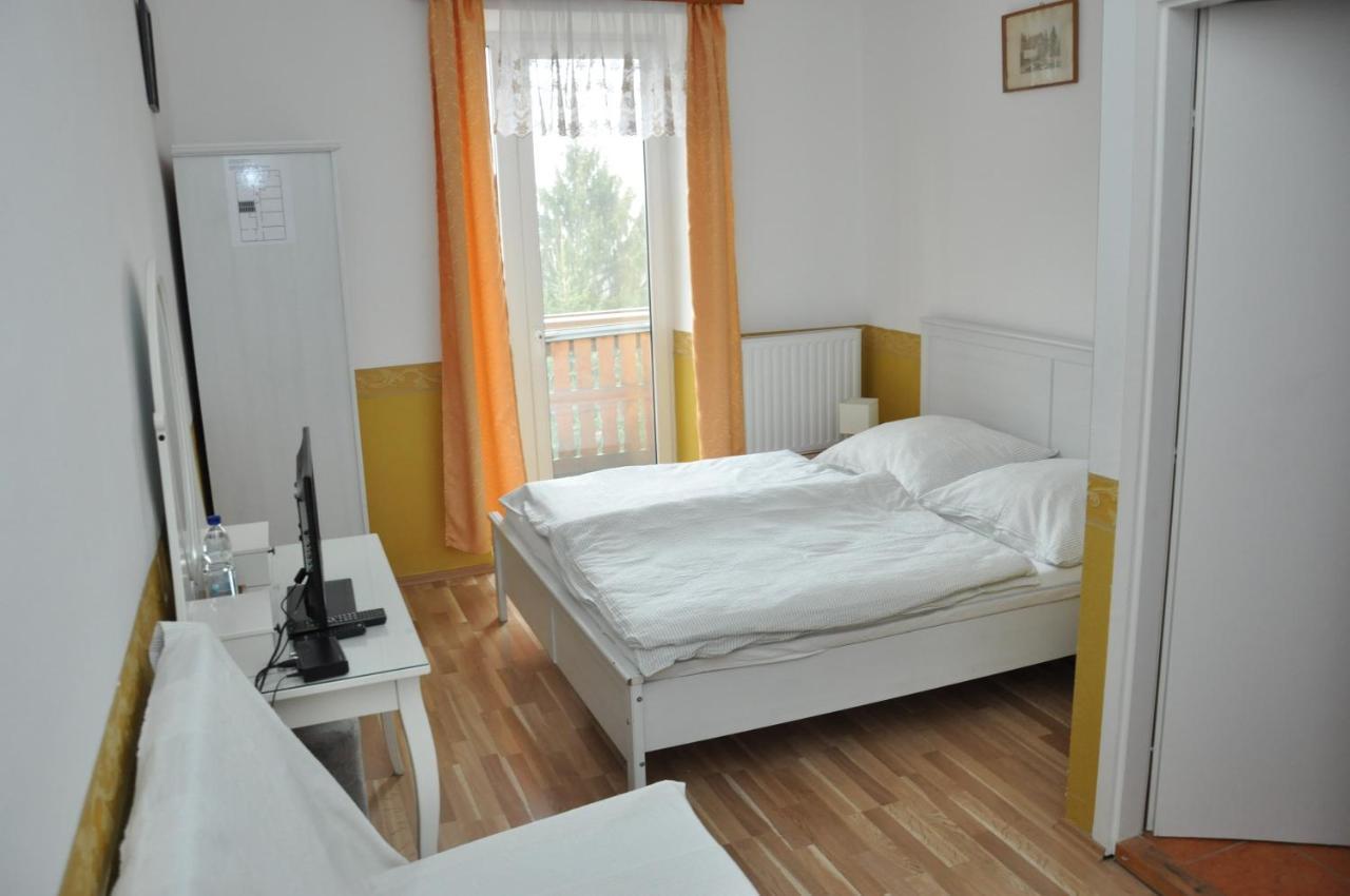 Bed and Breakfast Gloriett Panzio Fertoboz Екстер'єр фото