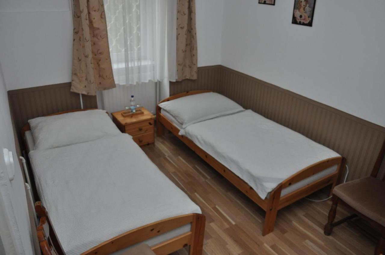 Bed and Breakfast Gloriett Panzio Fertoboz Екстер'єр фото