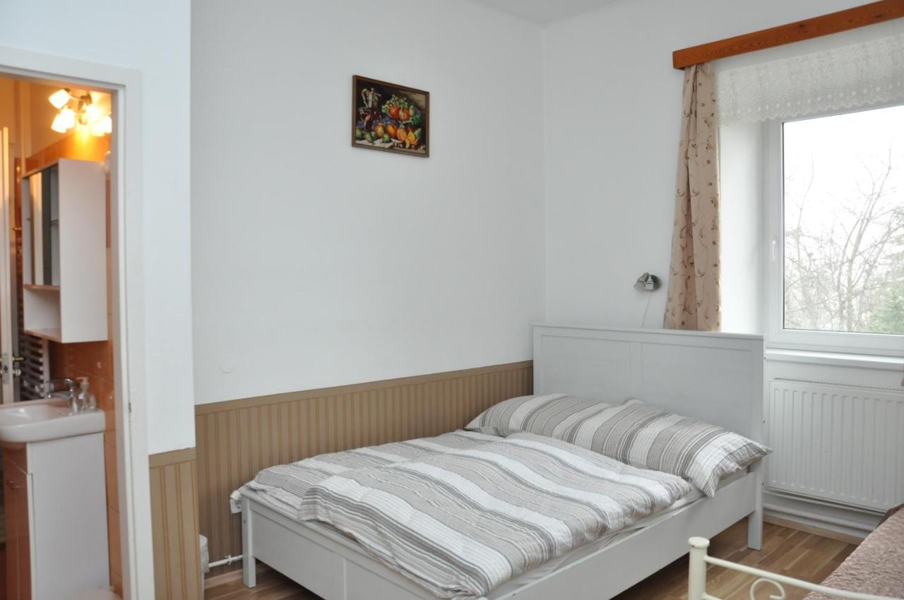 Bed and Breakfast Gloriett Panzio Fertoboz Екстер'єр фото