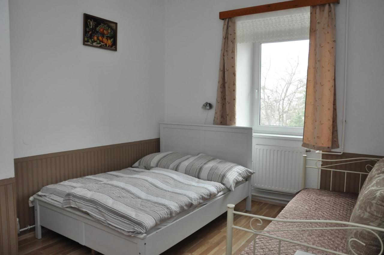 Bed and Breakfast Gloriett Panzio Fertoboz Екстер'єр фото
