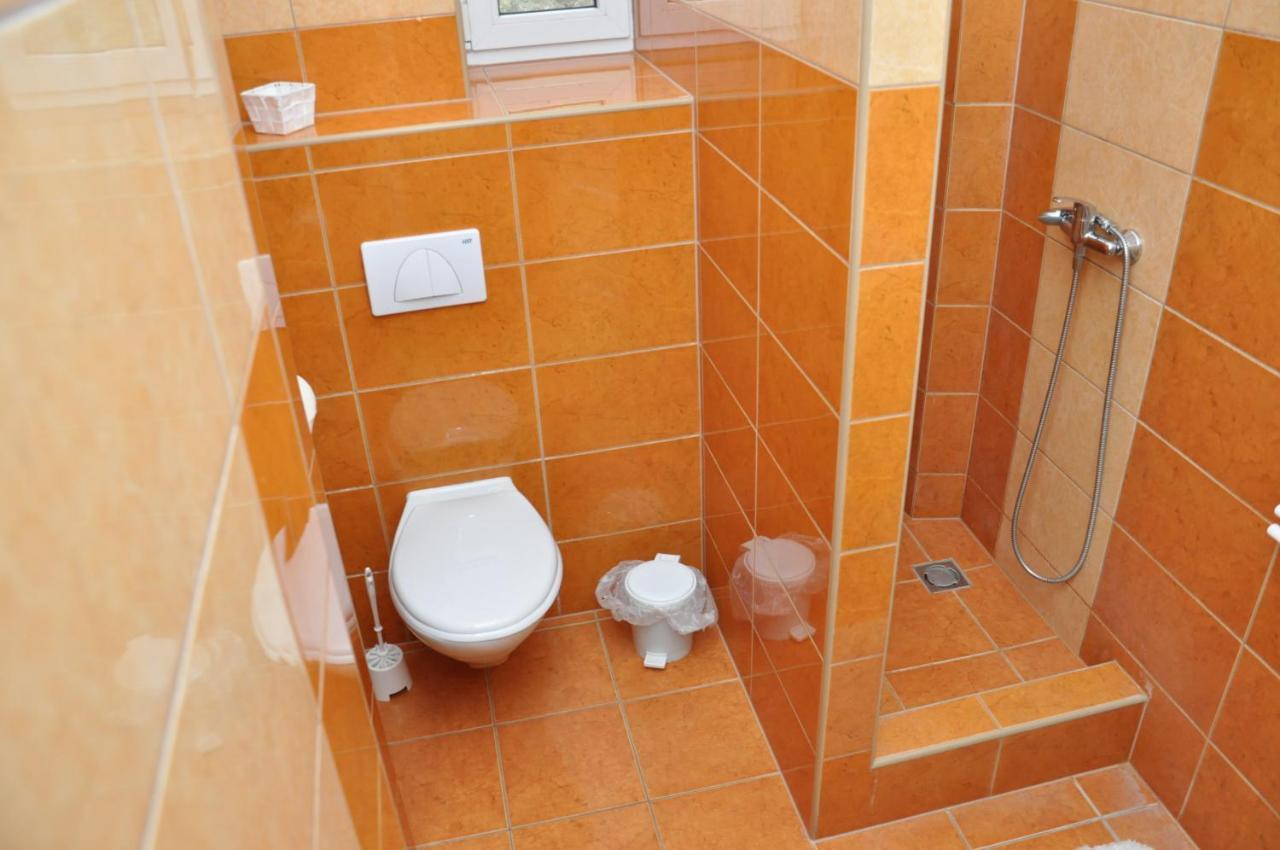 Bed and Breakfast Gloriett Panzio Fertoboz Екстер'єр фото