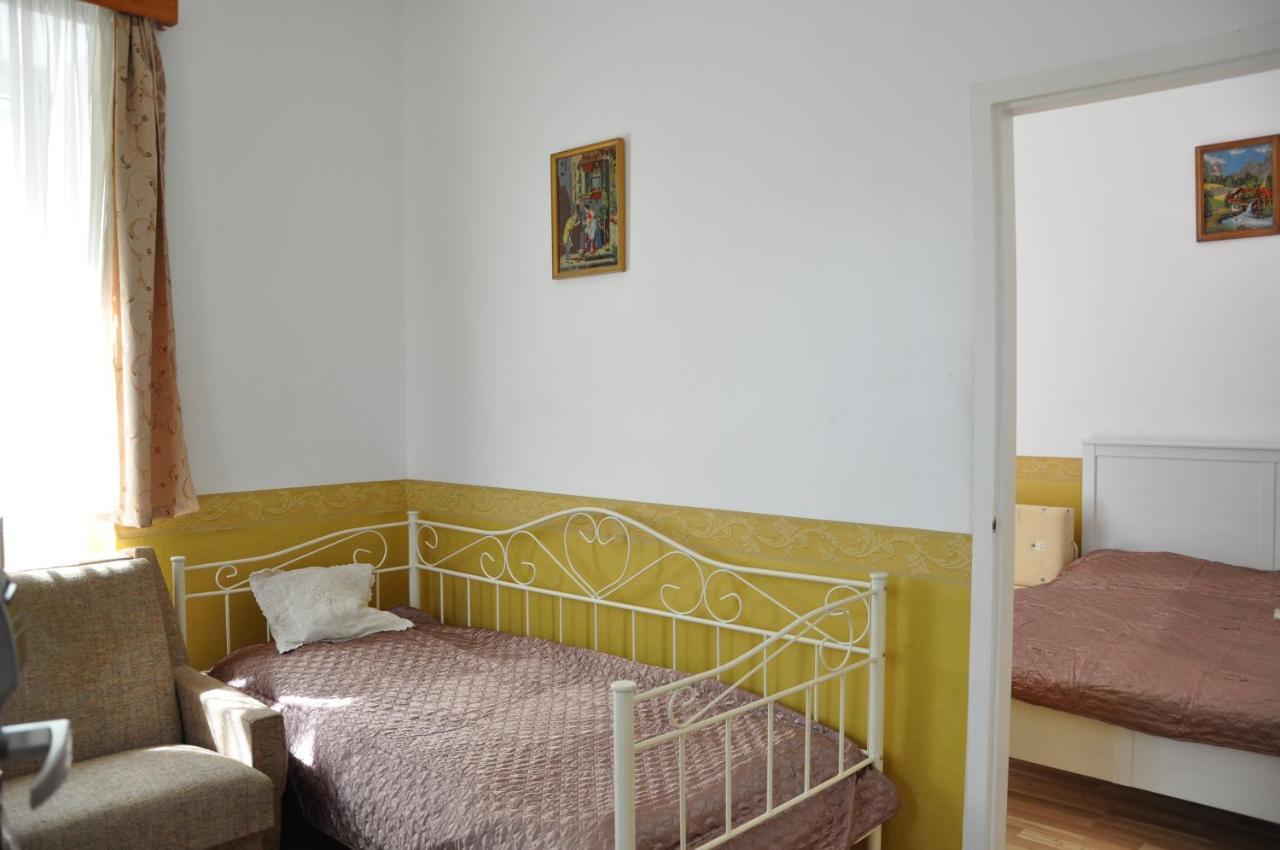 Bed and Breakfast Gloriett Panzio Fertoboz Екстер'єр фото