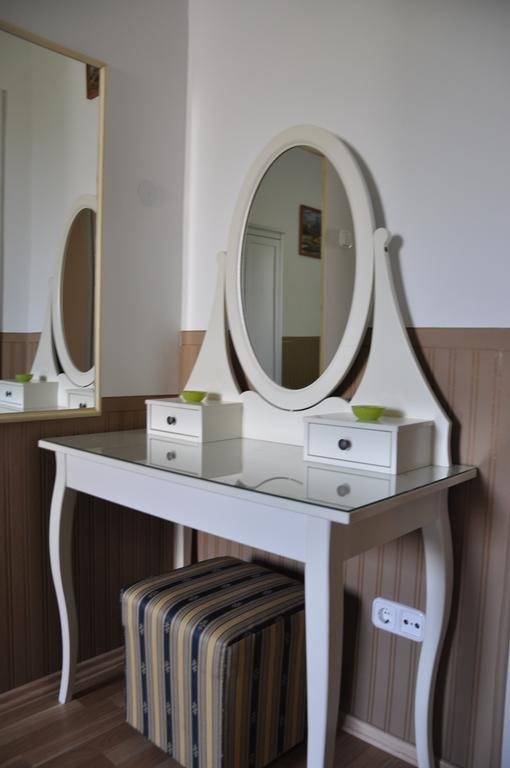 Bed and Breakfast Gloriett Panzio Fertoboz Номер фото